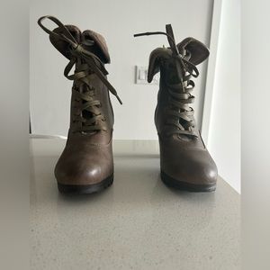 Winter heel boots